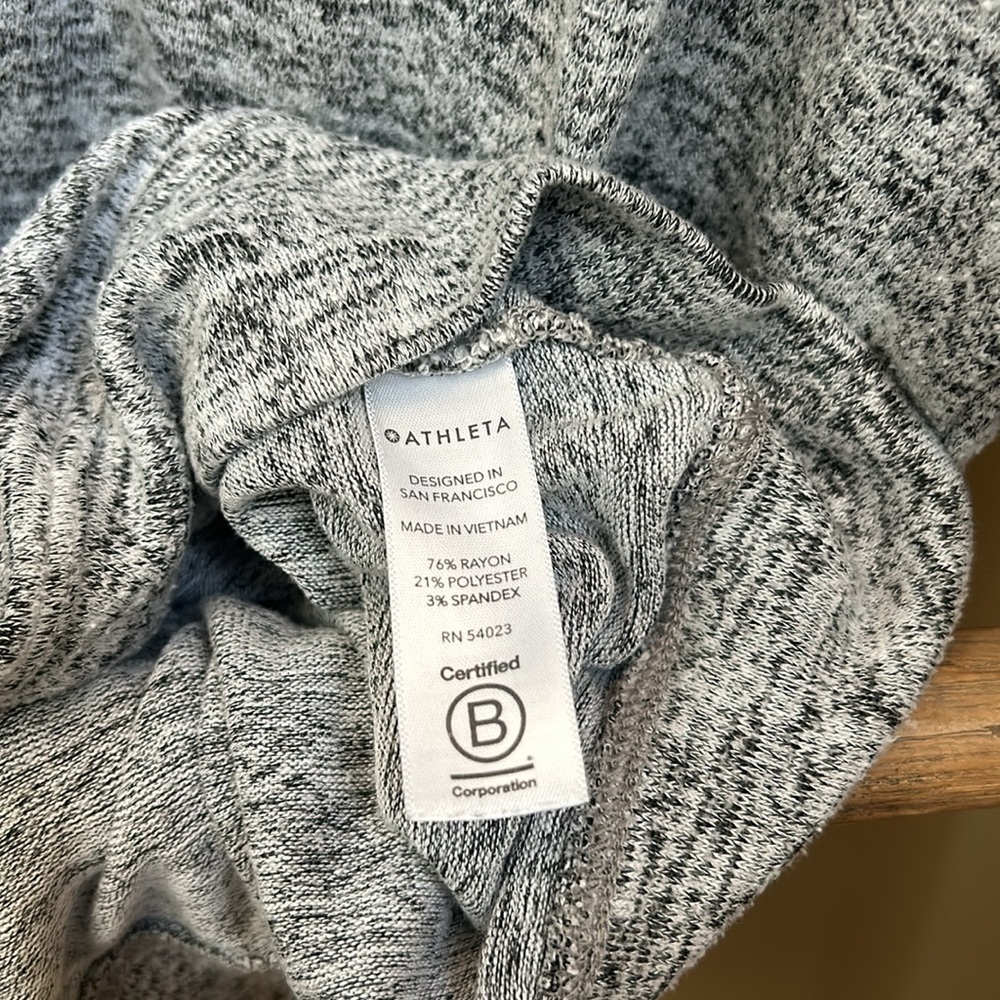 Athleta Women's Light Weight Sweater Size XS - Picture 7 of 7